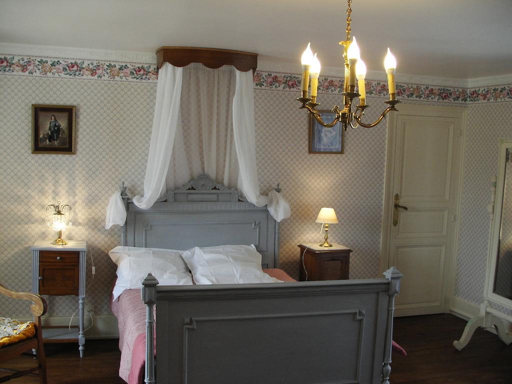 Bed and Breakfast La Tourelle Des Echelles Lésigny Pokój zdjęcie