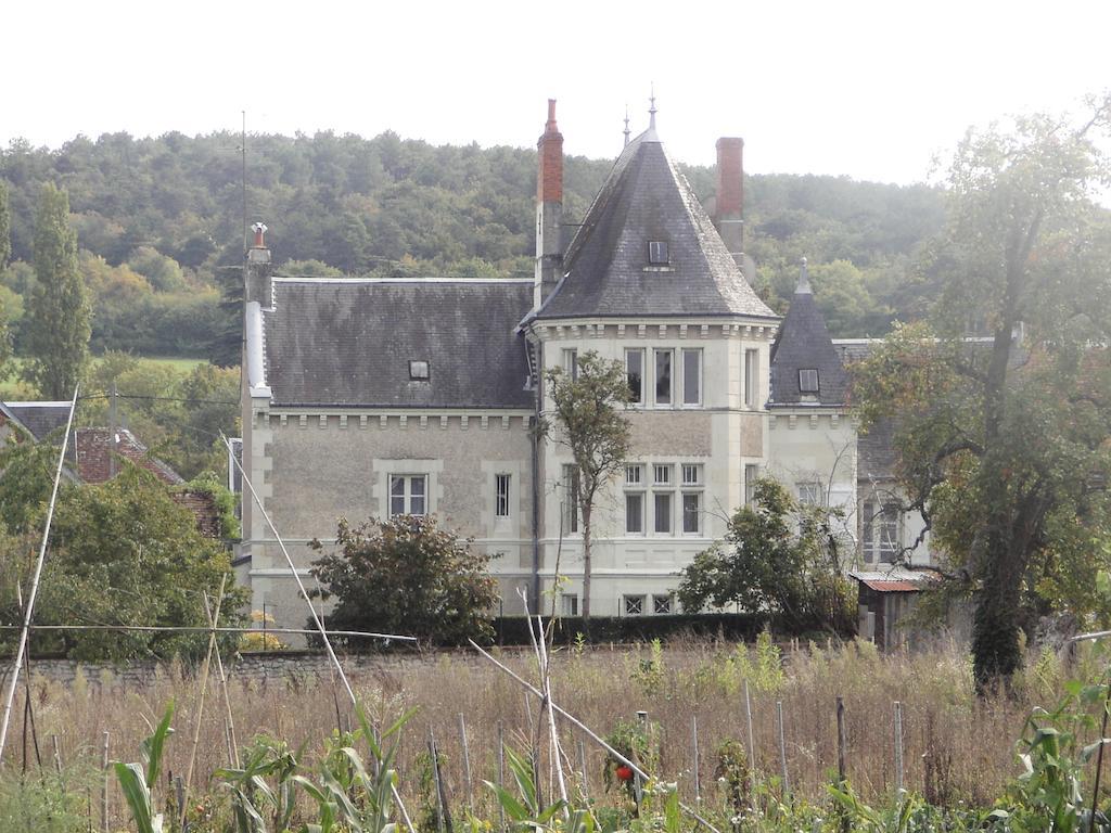 Bed and Breakfast La Tourelle Des Echelles Lésigny Zewnętrze zdjęcie